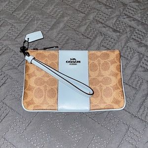 Coach Wristlet 😍